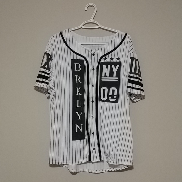 2/20$ 💵 Button-Up Baseball Jersey - Picture 1 of 3